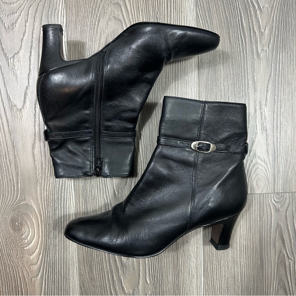 Amanda Smith Black Leather Heeled Boots with Silver Buckle (Size 7.5)